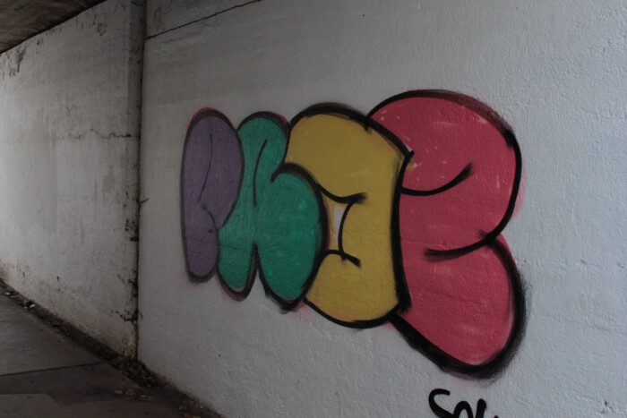 Graffiti an der S-Bahn Unterführung am Pfühlpark in Heilbronn Graffiti an der S-Bahn Unterführung am Pfühlpark in Heilbronn
